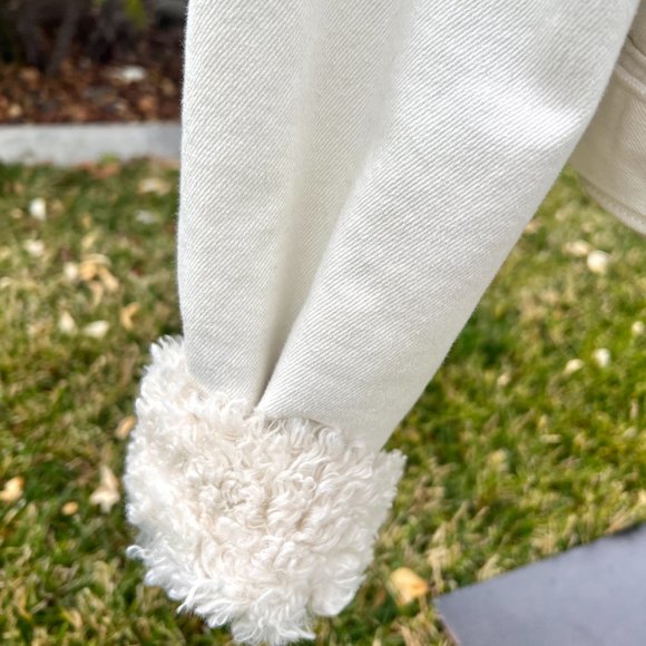 Levi's Cozy Cocoon White Trucker Jacket - Cuddly Tofu - Size Large - Picture 4 of 11